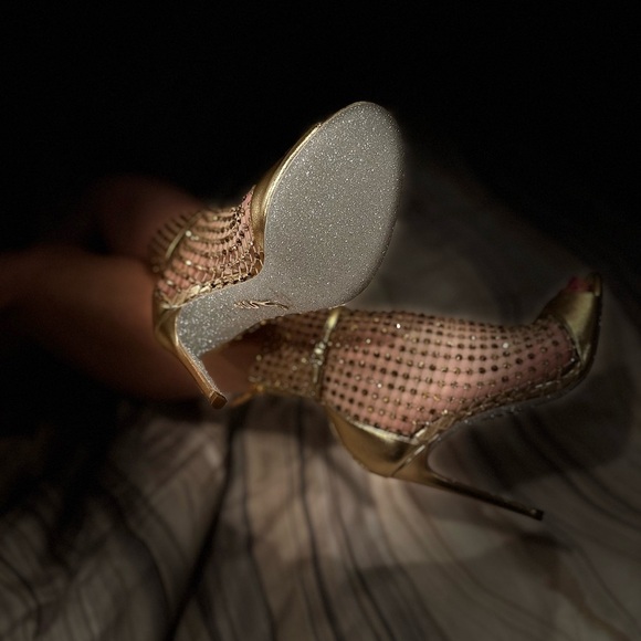 Elegant Gold Stiletto Heels - Picture 5 of 14